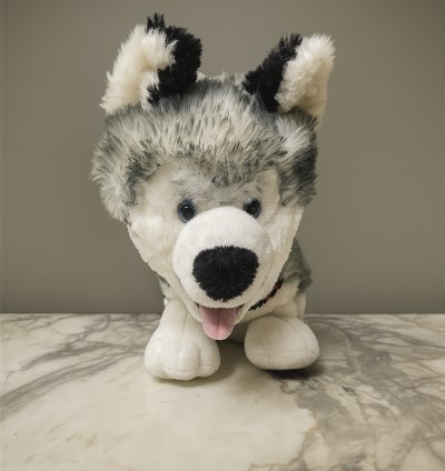Gerçekçi Husky Peluş Oyuncak – Yumuşak ve Sevimli Köpek Figürü