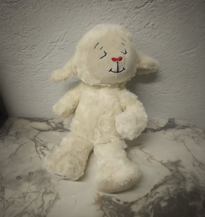 Peluş Kuzu Oyuncak – Yumuşacık Sevimli Kuzu Figürü