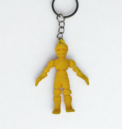 3D Baskı Sarı Figür Anahtarlık – Esnek Mini Karakter Tasarımı