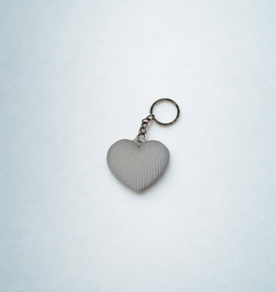 Kalp Şeklinde 3D Baskı Anahtarlık – Kırmızı Aşk Temalı Hediyelik