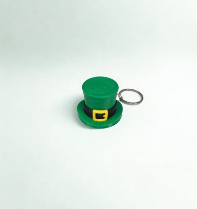 3D Baskı Şapka Figürlü Anahtarlık – Eğlenceli Mini Tasarım Aksesuarı