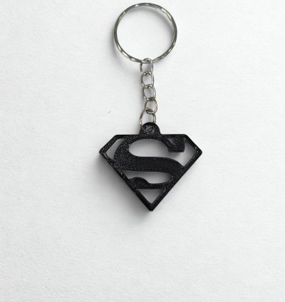 3D Baskı Superman Amblemli Anahtarlık – İkonik Kahraman Tasarımı
