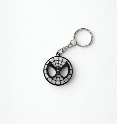 3D Baskı Örümcek Adam Yüz Figürlü Anahtarlık – Marvel Tutkunlarına Özel