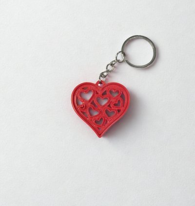 3D Kalpli Aşıklar Anahtarlığı – Romantik ve Zarif Tasarım